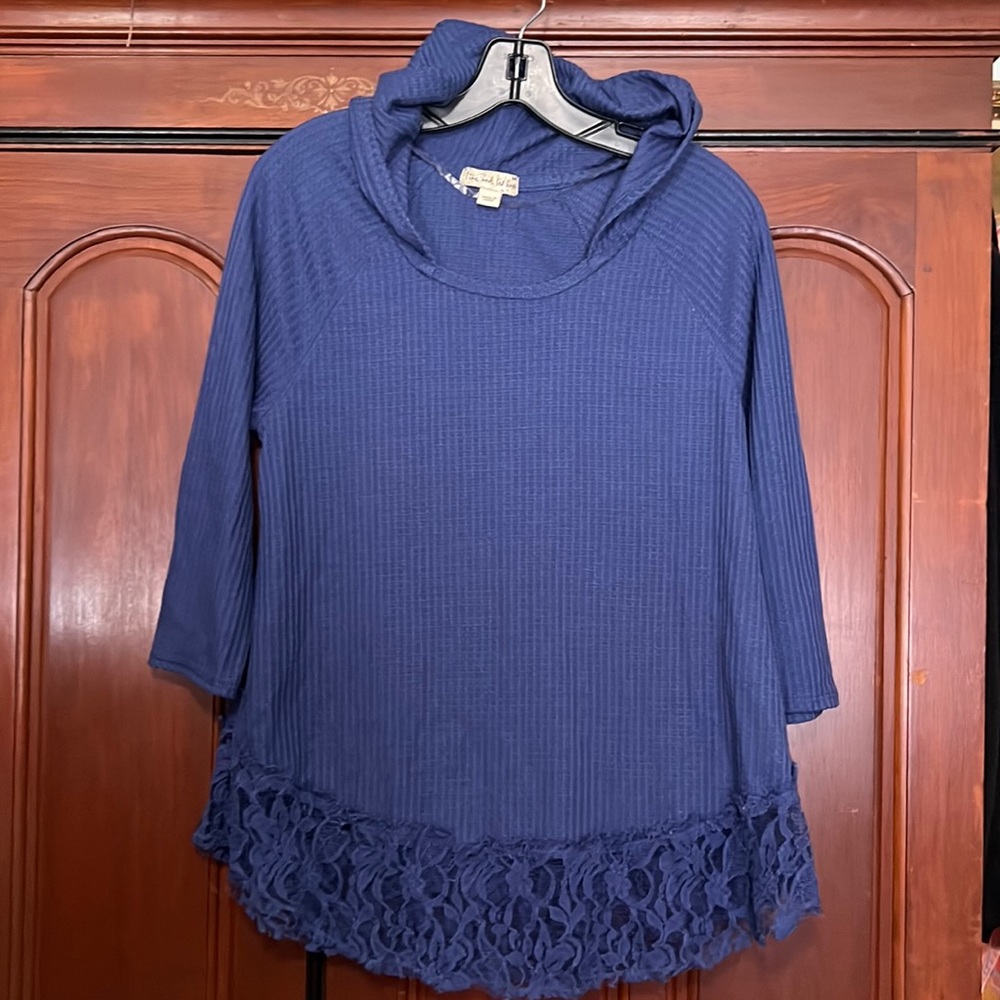 Live And Let Live 3/4 Waffle Material Type Length Lace Hemmed Shirt Size Medium